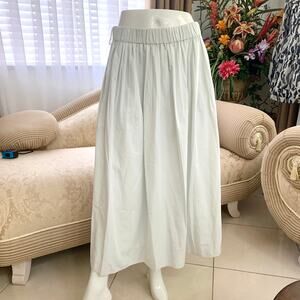 Uniqlo Volume Gather Skirt in Light Gray
